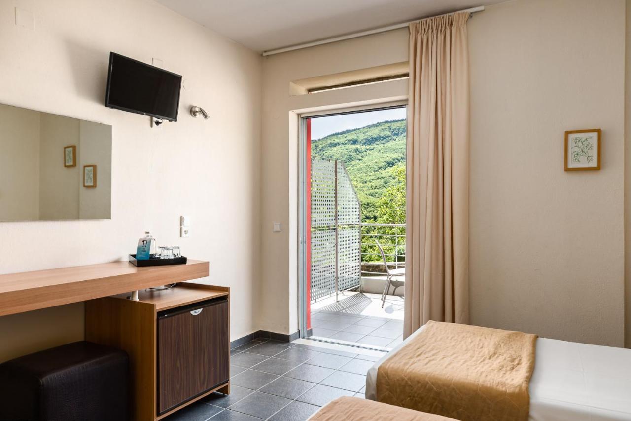 Gefiri Plakas Hotel, Tzoumerka מראה חיצוני תמונה