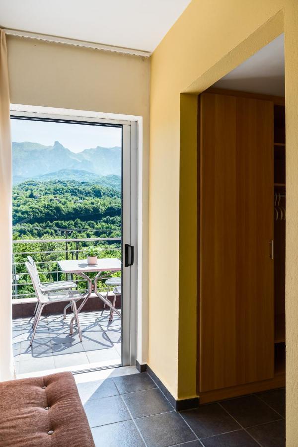 Gefiri Plakas Hotel, Tzoumerka מראה חיצוני תמונה